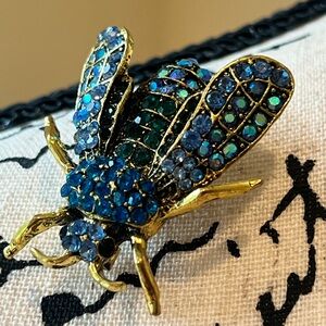 🐝 Vintage Rhinestone Blue Turquoise Bee Brooch Pin 💙